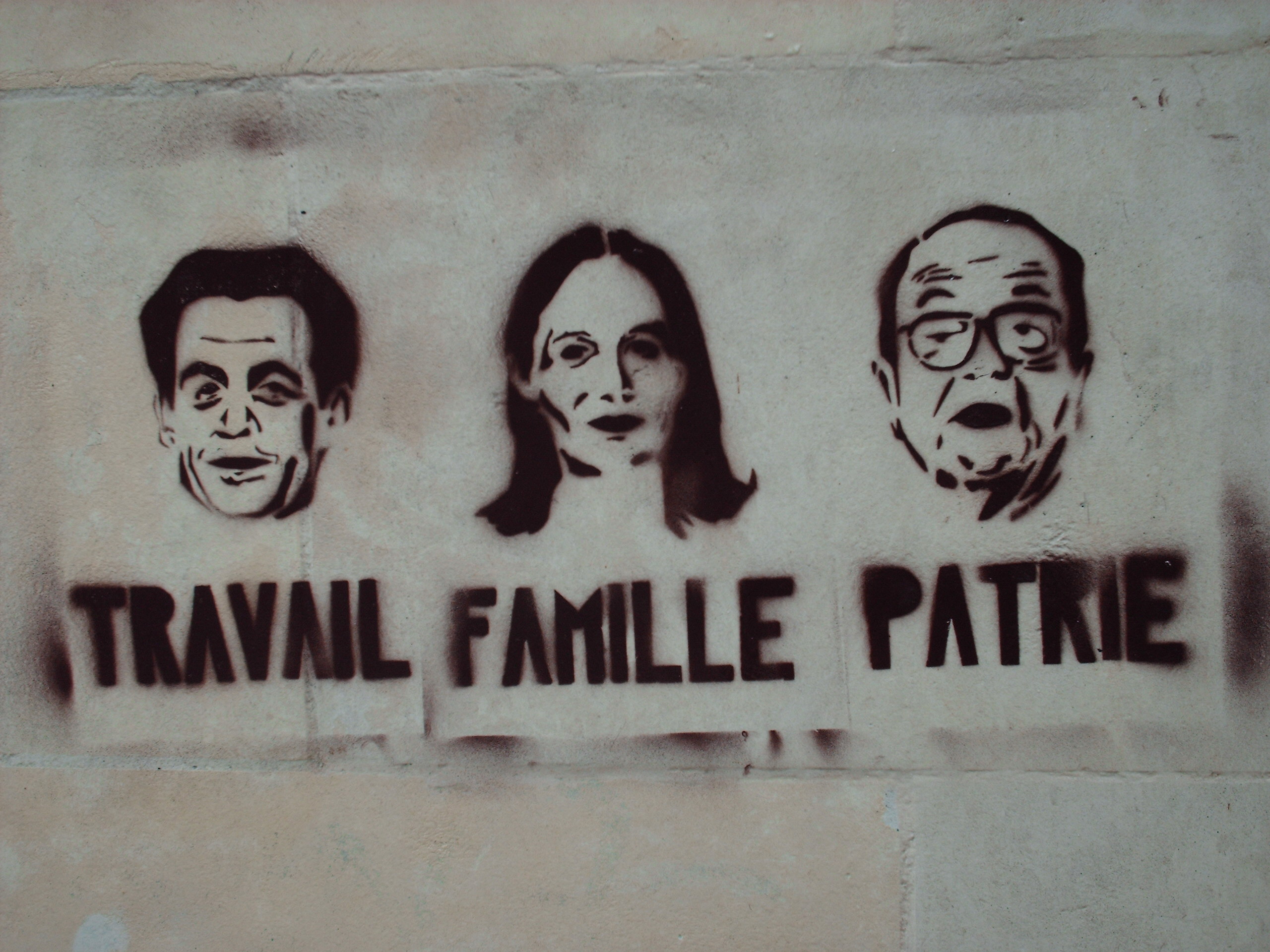 Sarkozy=Travail+Royal=Famille+LePen=Patrie